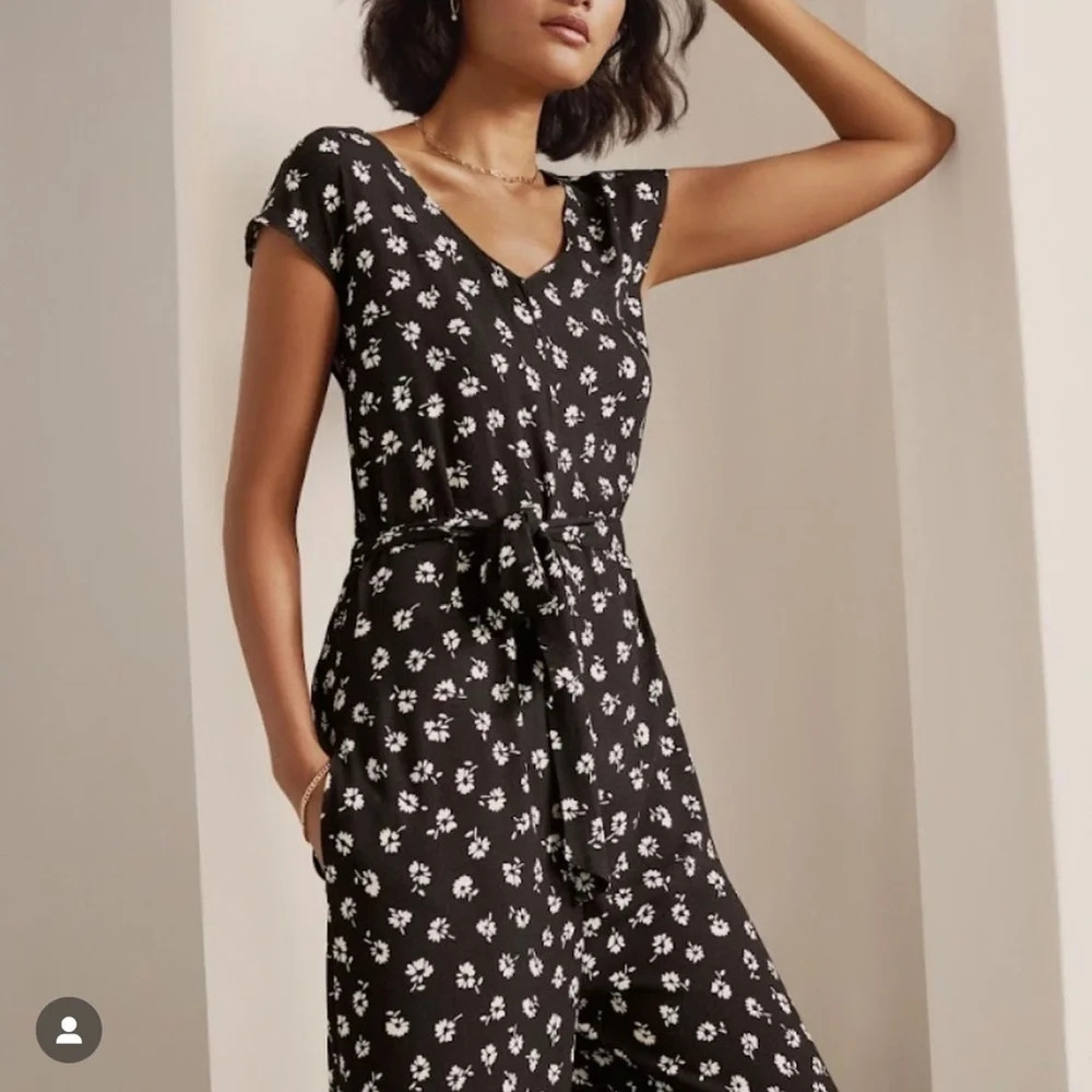 Gracemade Ditsy Floral Print V Neck Jumpsuit Black White Xs Made In Usa Nwt Chic — image 7 of 8